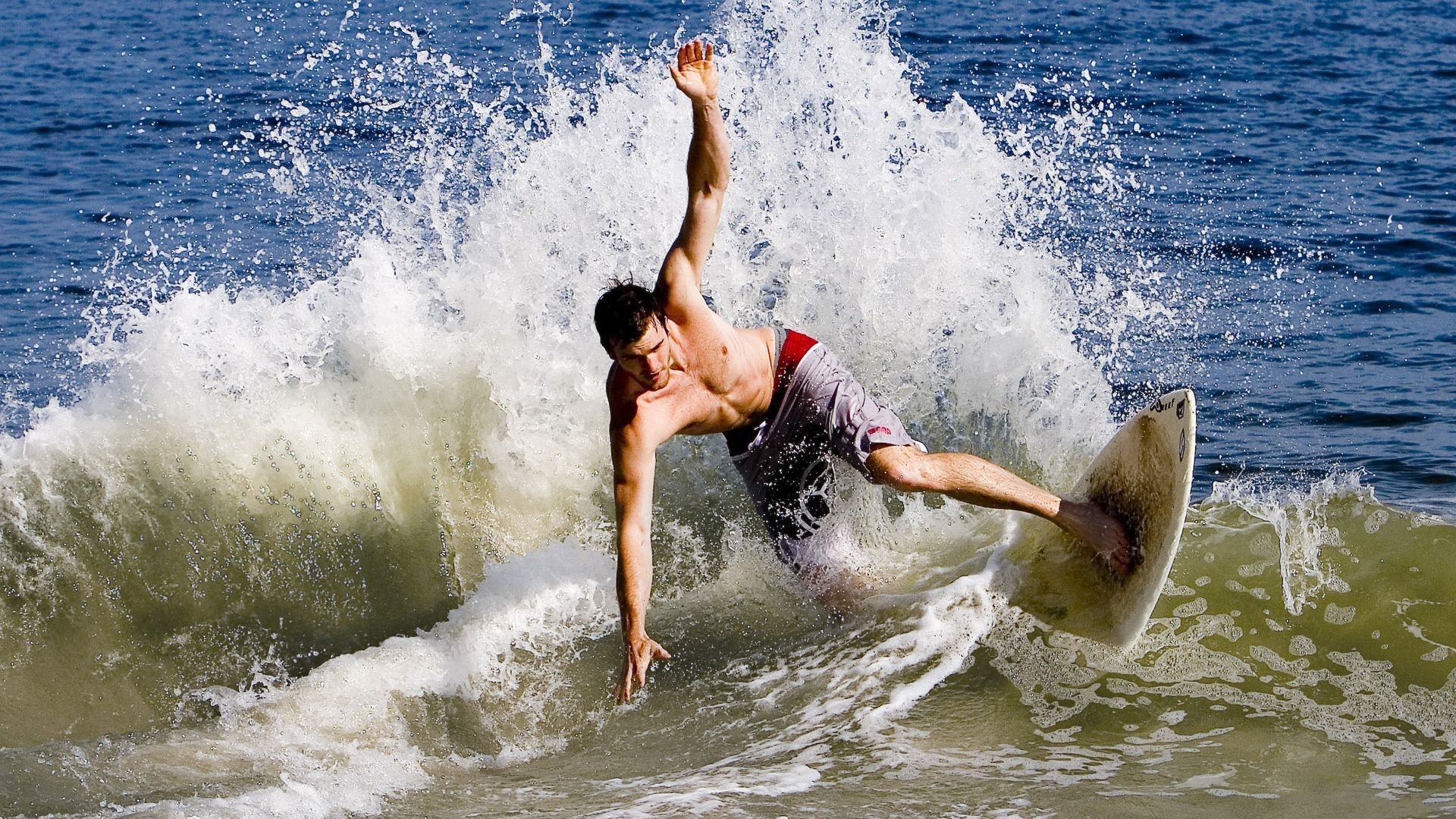 奥运会田径男子4×100接力 中国队虽因犯规被DQ 但表现仍获赞赏